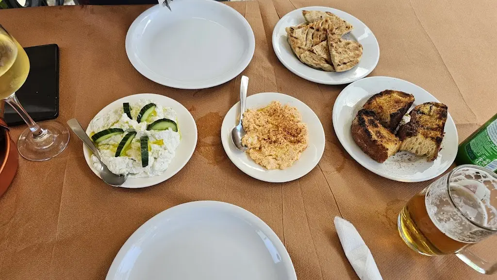 AmIl RoNy_Ovelos restaurant and grill room_Lefkímmi_Bewertung