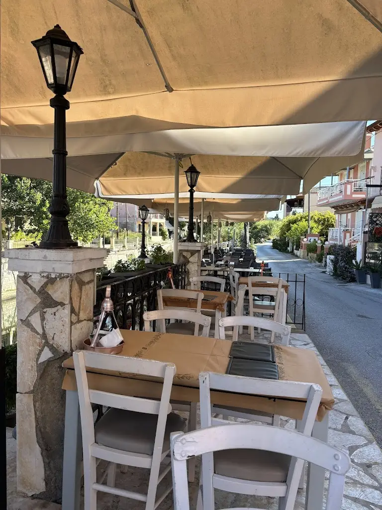 Ovelos restaurant and grill room_Lefkímmi_slider_image_3