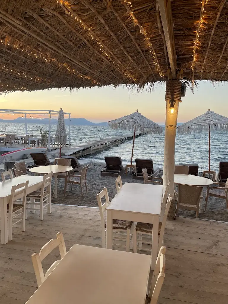 Taverna Petrakis_Lefkímmi_slider_image_3