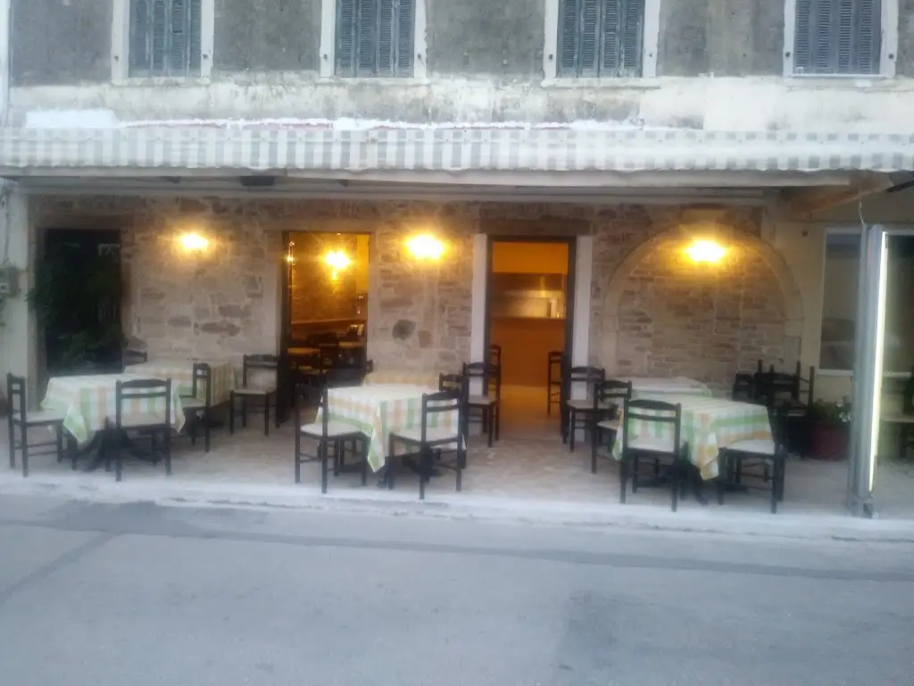 Geustiko Restaurant in Lefkímmi