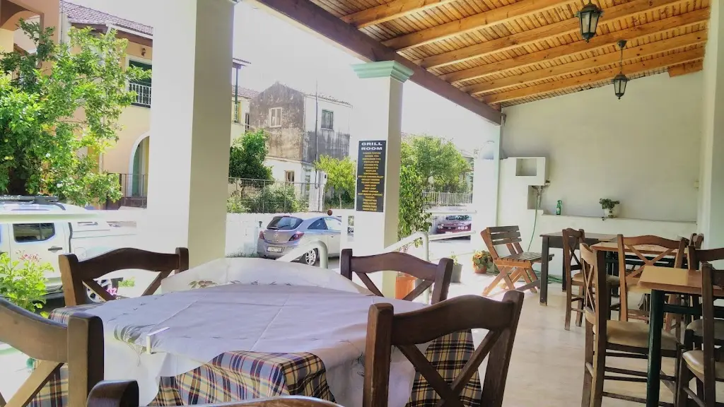 Maria's Traditional Restaurant_Lefkímmi_slider_image_1