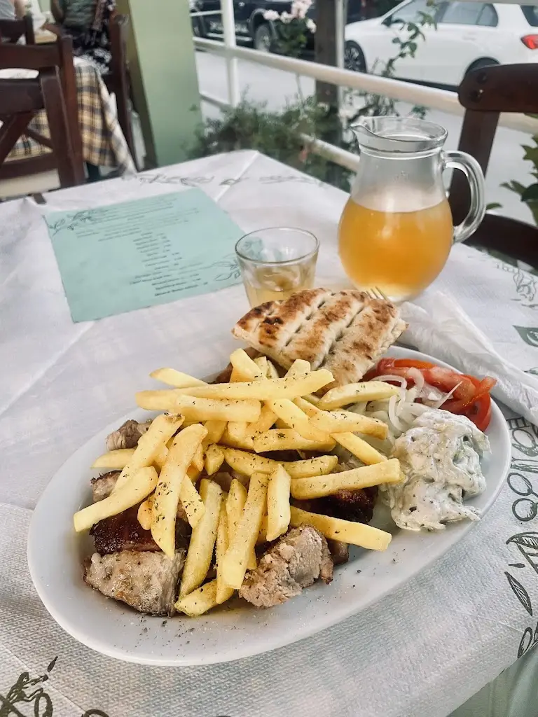 Maria's Traditional Restaurant_Lefkímmi_slider_image_2