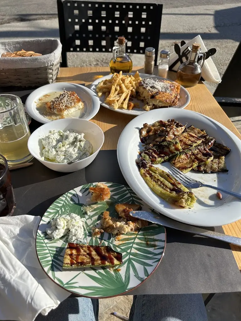 Menü_Στην πλατεία_Lefkímmi_Bild_6