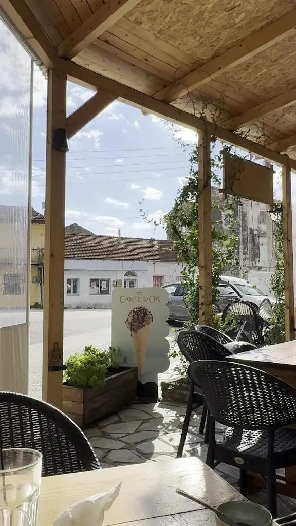 Rage Gao_Στην πλατεία_Lefkímmi_Bewertung