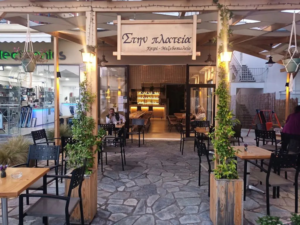 Στην πλατεία_Lefkímmi_slider_image_1