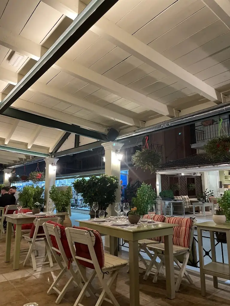 Tomata Corfiot Cuisine Restaurant_Lefkímmi_slider_image_3