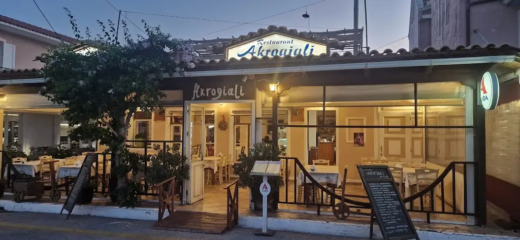 Akrogiáli Restaurant in Lixoúri