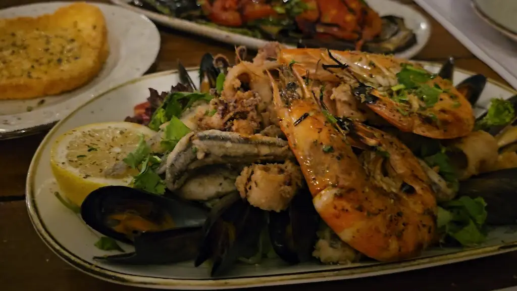 Zefki Greek Traditional Tavern_Lixoúri_slider_image_2