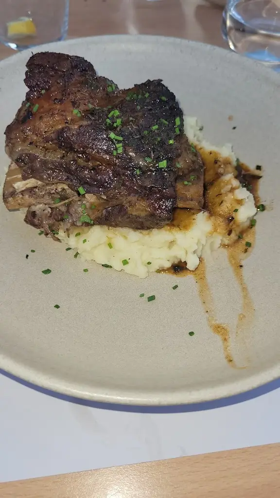 Menexe Paraponiaris_Comidoro_Lixoúri_Bewertung