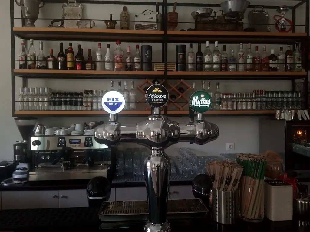 Η Γωνιά - Gonia Mezedopoleio Restaurant in Lixoúri