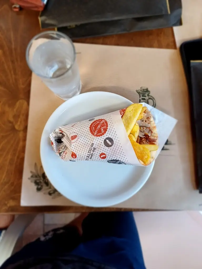 Menü_YOLO ΣπιτοΓυρο_Lixoúri_Bild_4