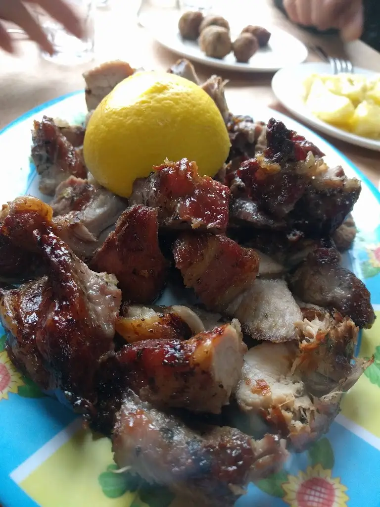 "Η ΓΩΝΙΑ" Ψησταριά Ουζερί Restaurant in Mouzaki