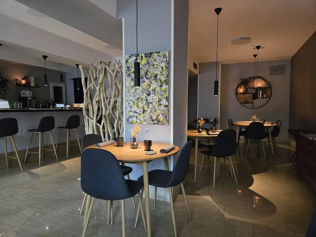 Neon Pizzeria_Mouzaki_slider_image_1