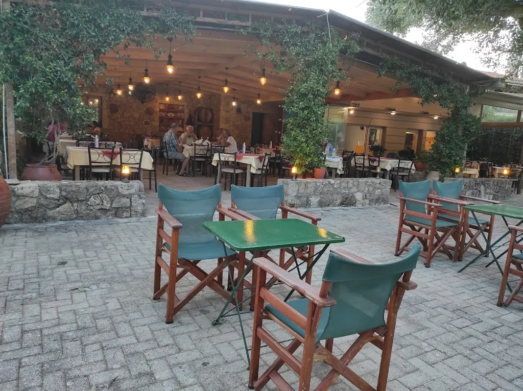 Mpotsolos restaurant Restaurant in Valsamáta