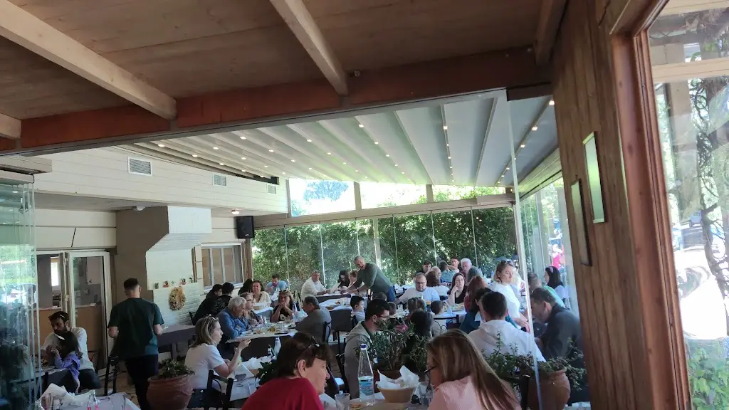 Mpotsolos restaurant_Valsamáta_slider_image_2