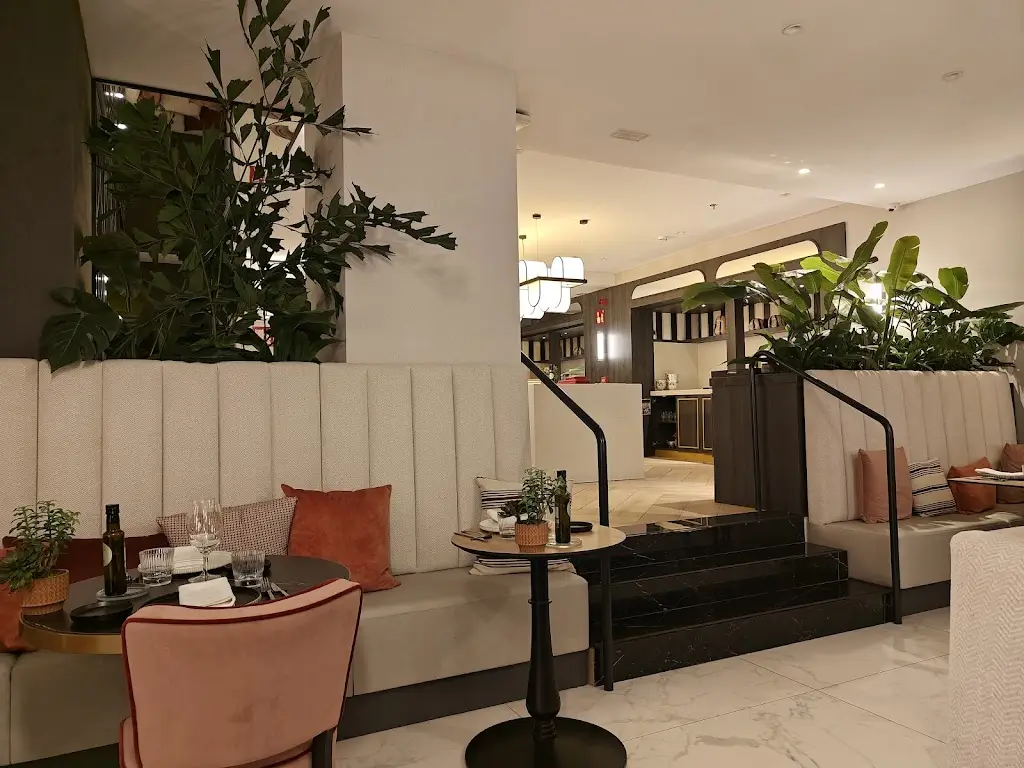 rebecca watson_Adonis Restaurant_Sámi_Bewertung