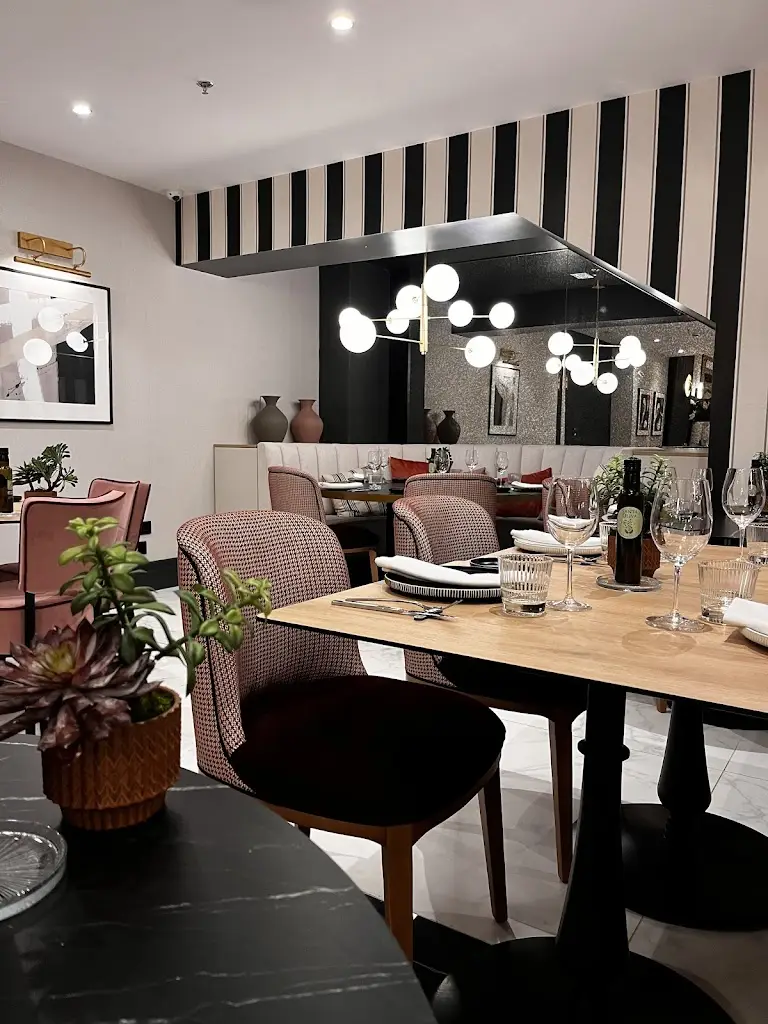 Adonis Restaurant_Sámi_slider_image_3