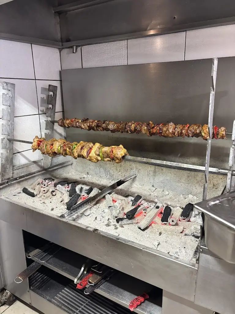 llyr hughes_To Pyrgi Grill House Ψησταριά Το Πυργί_Sámi_Bewertung