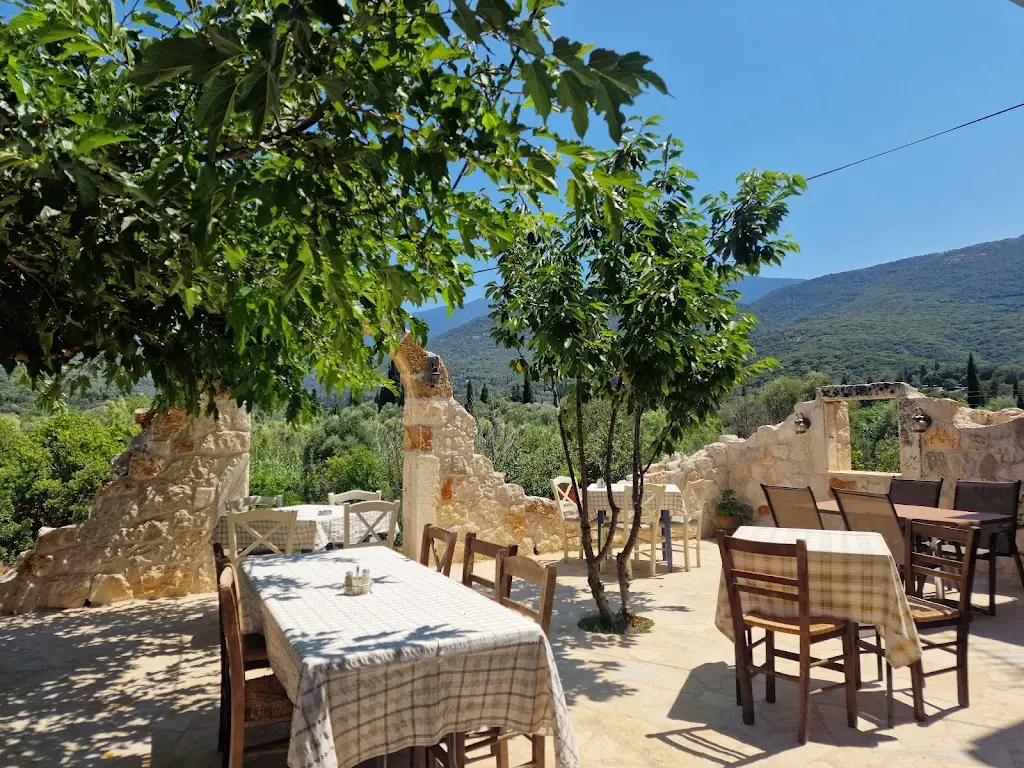 Bello's Grill House Restaurant in Sámi