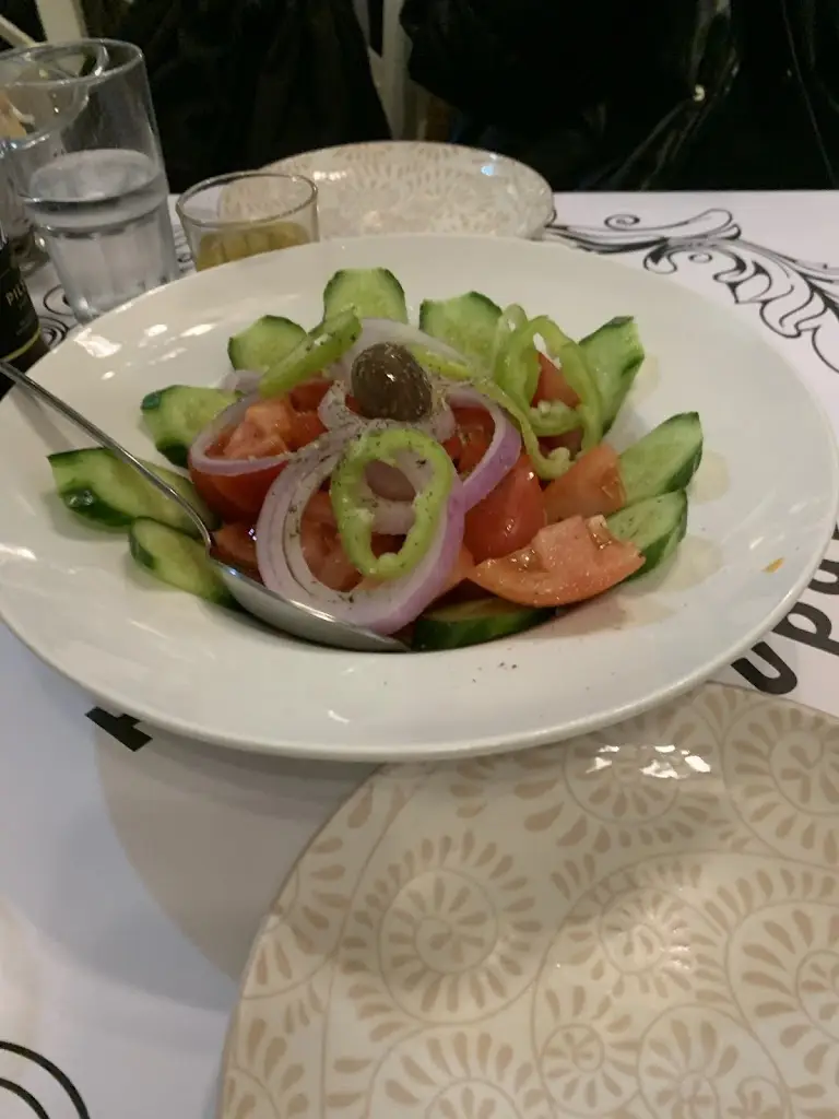 Nicholas Vembos_Το Στέκι της κυρά-Γιώτας_Kardítsa_Bewertung