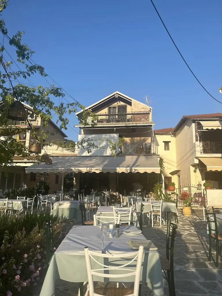 Charlotte_Castelio_Mavrommáti_Bewertung