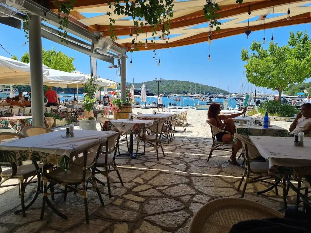 Blue Coast Restaurant Restaurant in Mavrommáti