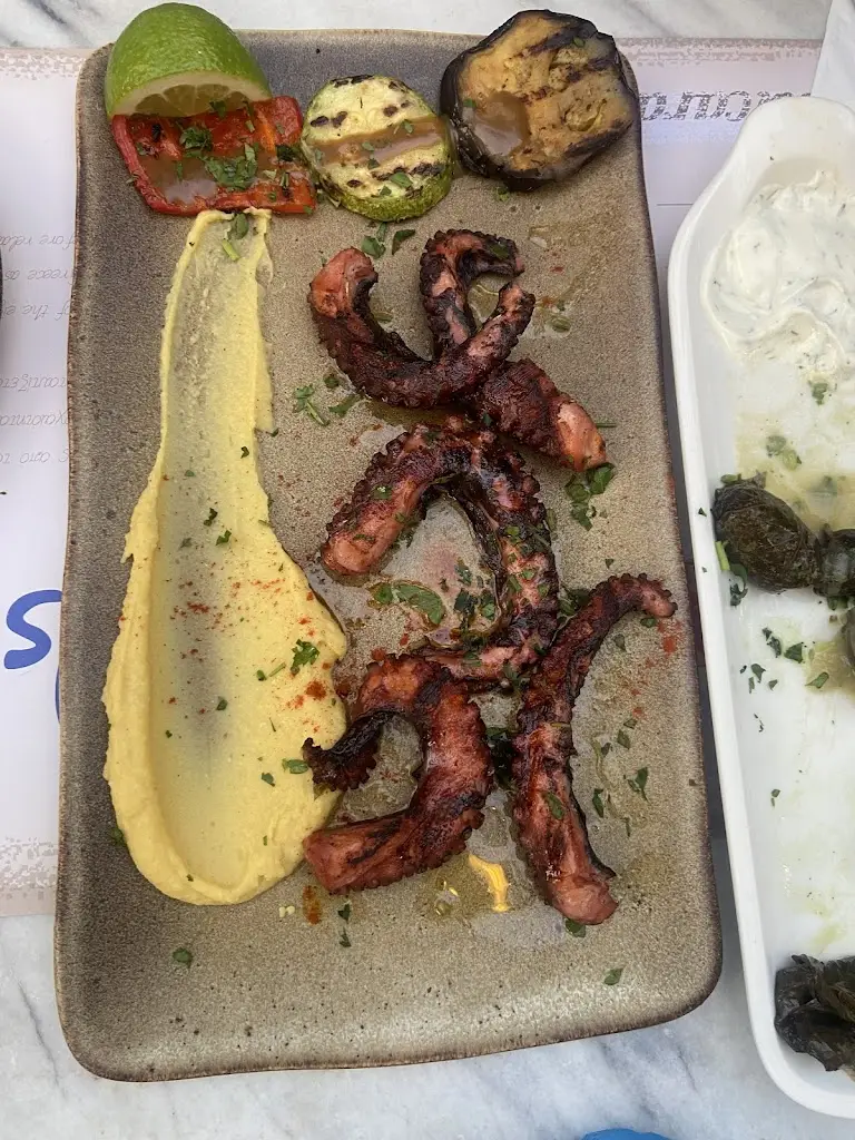 Tsvetomira Petrova_Ostria_Mavrommáti_review