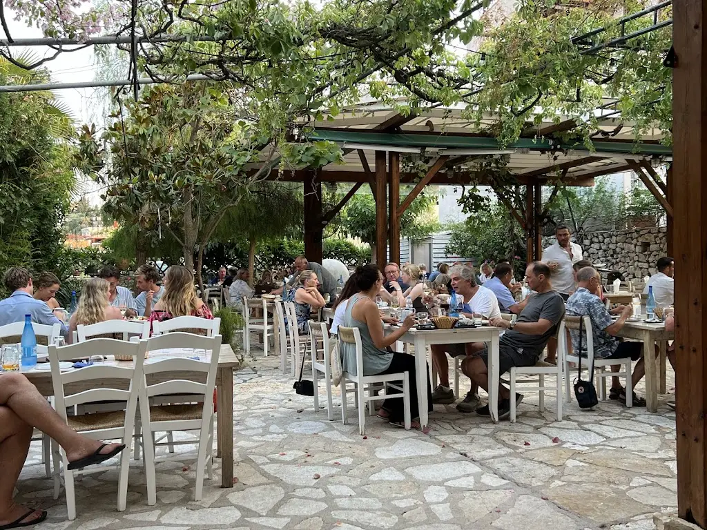 Ostria Restaurant in Mavrommáti