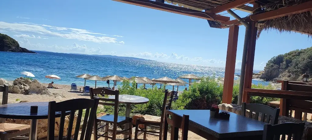 Mega Drafi restaurante en Mavrommáti