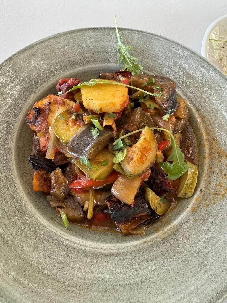 Gerald NL2_Restaurant - Tavern - Cafeteria - Ithomi_Mavrommáti_reseña