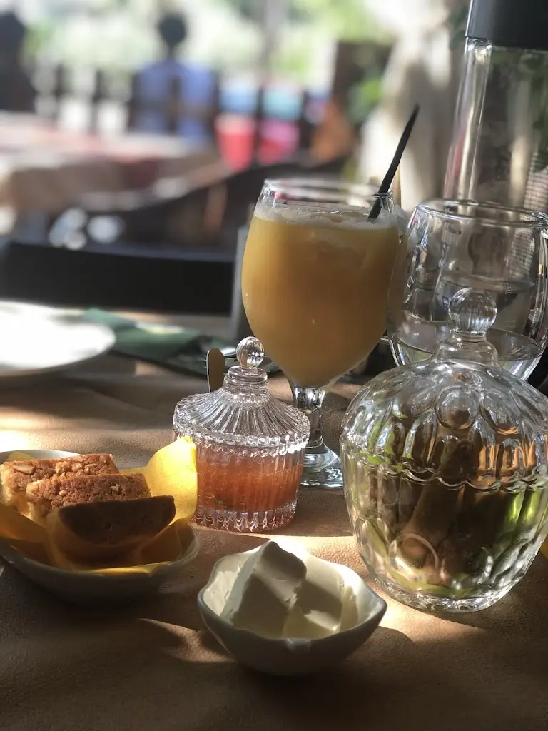 Cosmin Marian_Κάπως Αλλιώς_Áno Lekhónia_review