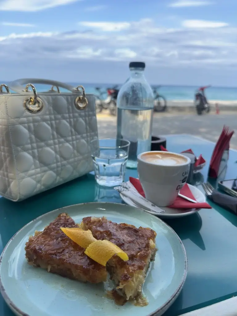 Chalisa Laurier_The Akrobat - the Art of Street Food_Áno Lekhónia_review