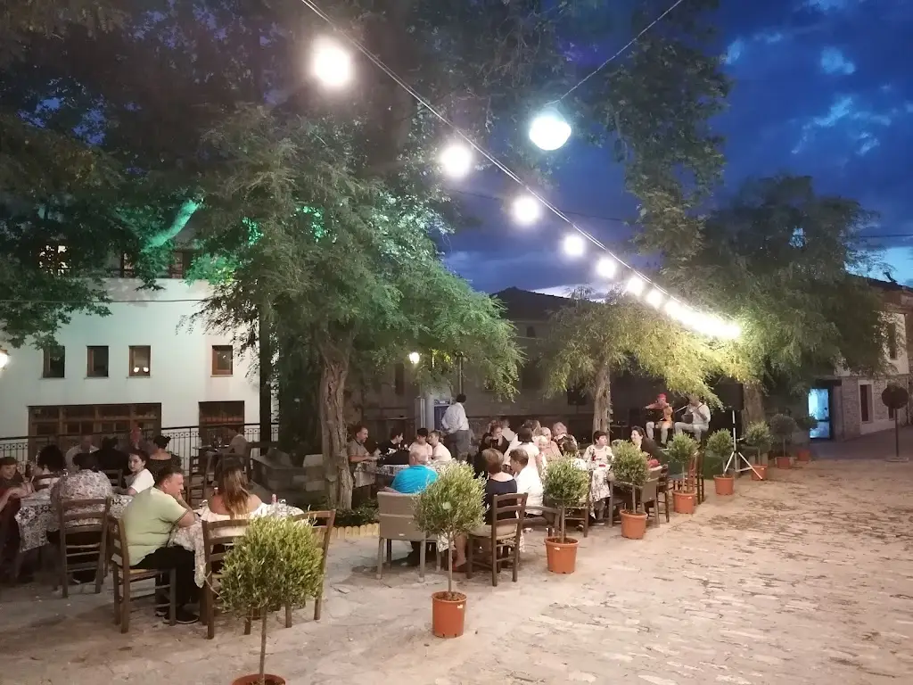 ΚΟΥΖΙΝΑ ΣΤΗΝ ΠΛΑΤΕΙΑ ΔΗΜΑΔΗ ΦΙΛΙΚΟΥ_Argalastí_slider_image_3