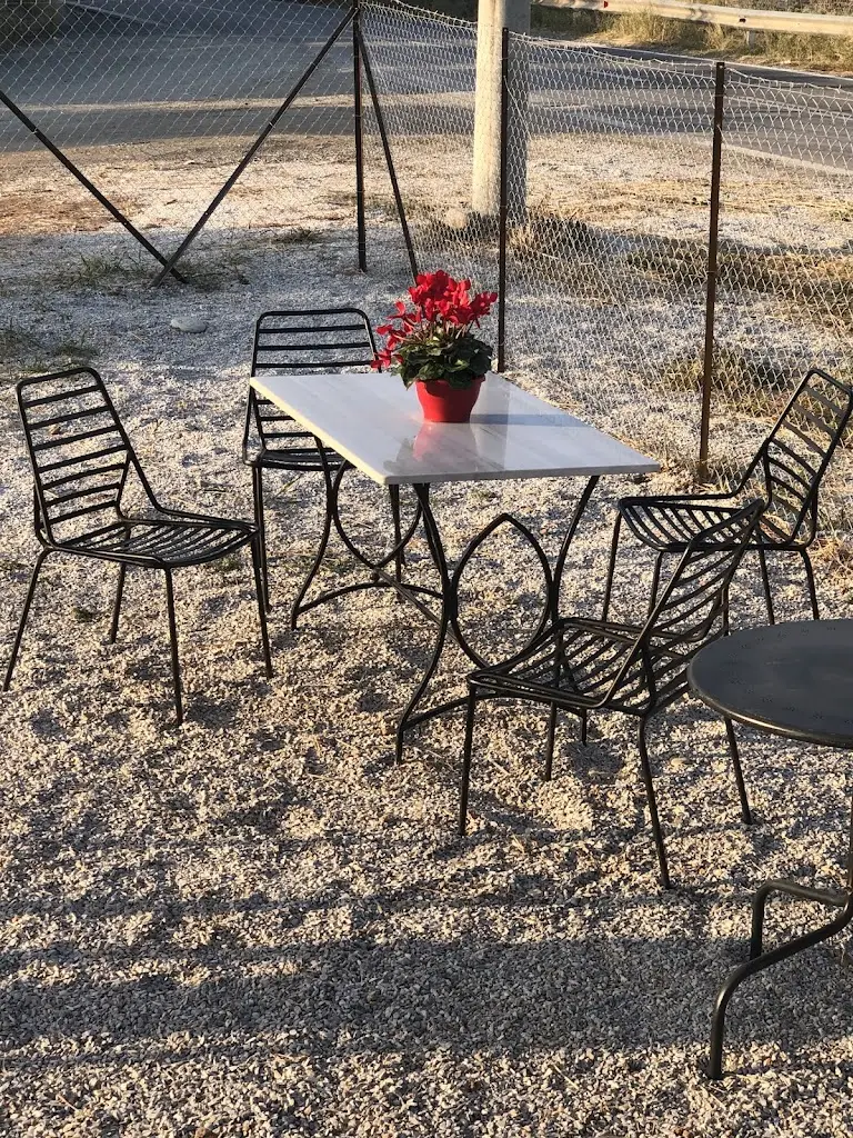 Tonia’s Canteen Restaurant in Almyrós