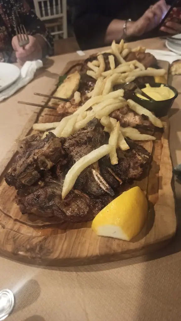 ren tsampiras_Eliá_Almyrós_reseña