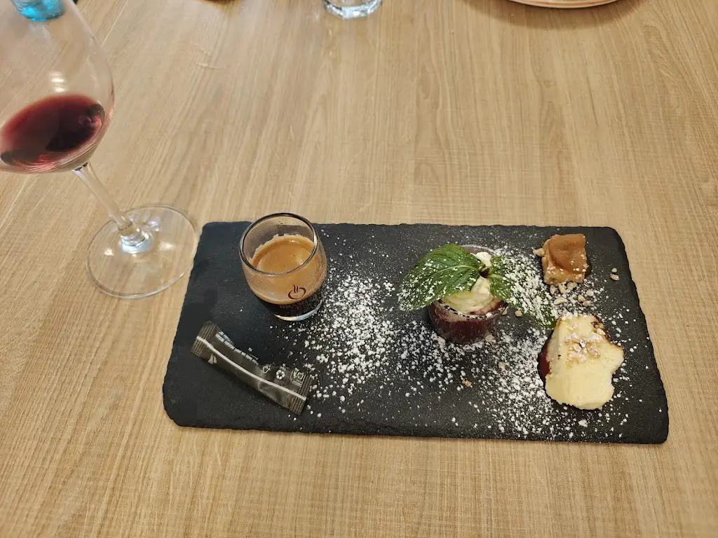 Whitopoleio_Ágioi Theódoroi_slider_image_3