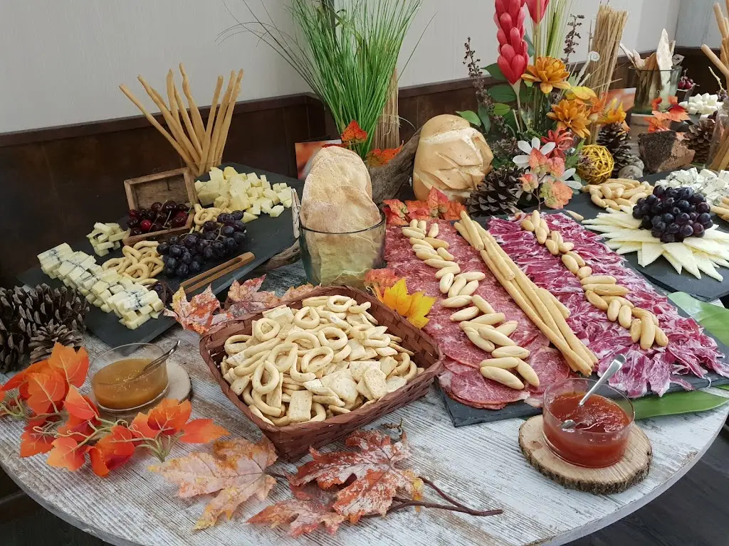 ΧΑΡΑΣ ΓΕΥΣΕΙΣ_Athíkia_slider_image_2