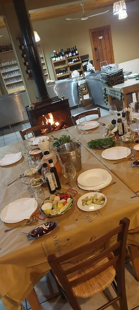 Koutsobasílēs_Krokeés_slider_image_3