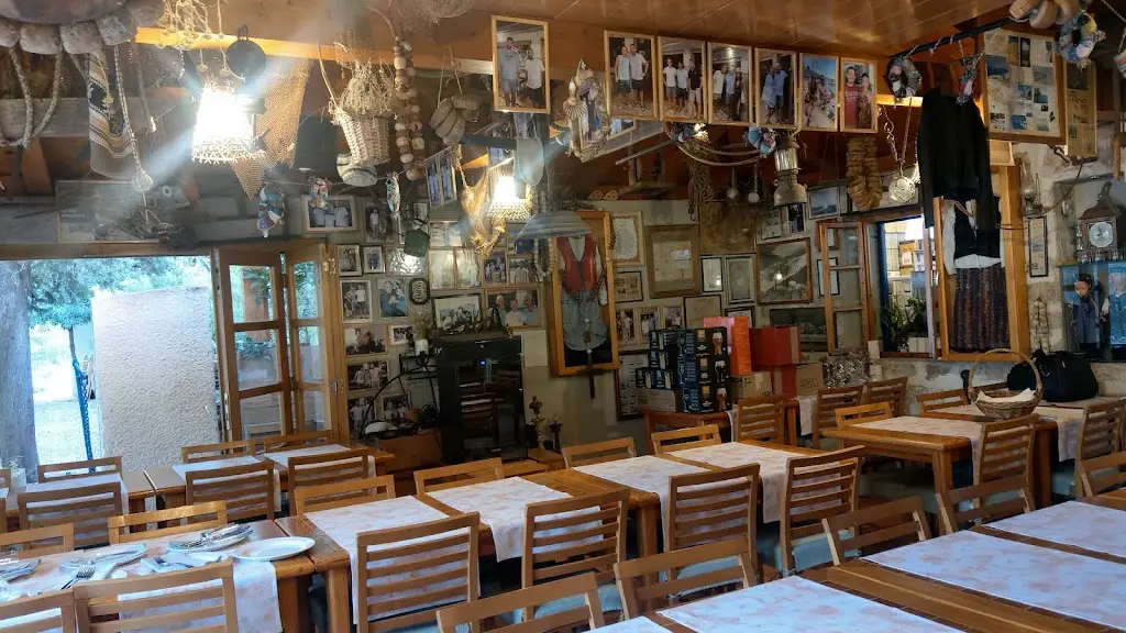 tavern DIMOTSIS_Moláoi_slider_image_3