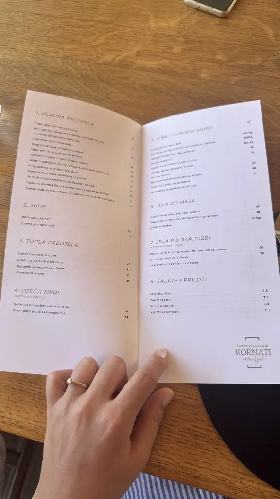 Menu_To Pleonektima Tis Noikokiras_Moláoi_image_3