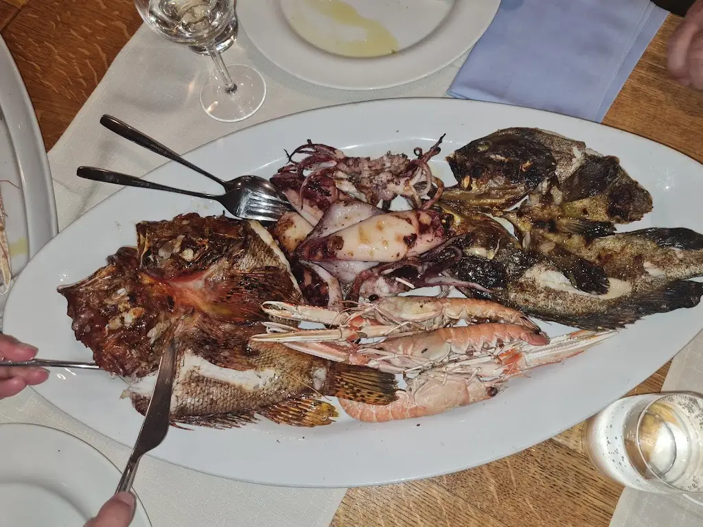 Menu_To Pleonektima Tis Noikokiras_Moláoi_image_5