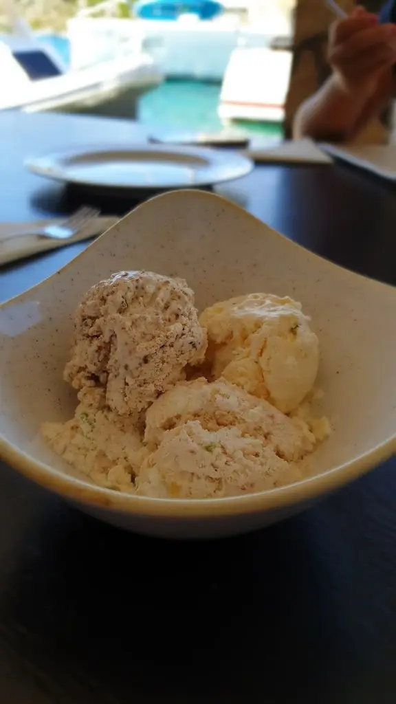 Menu_To Pleonektima Tis Noikokiras_Moláoi_image_6