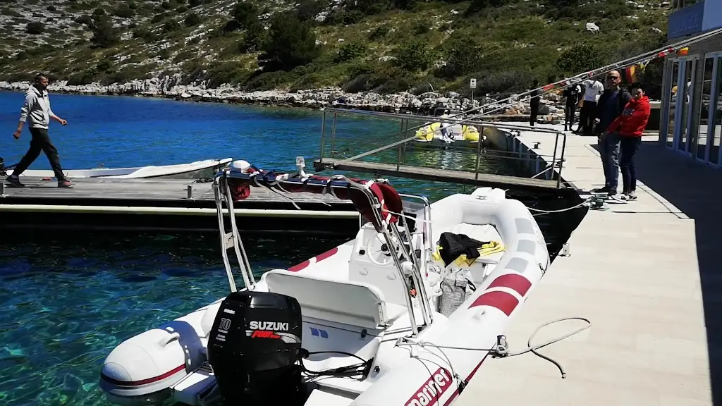 To Pleonektima Tis Noikokiras_Moláoi_slider_image_2