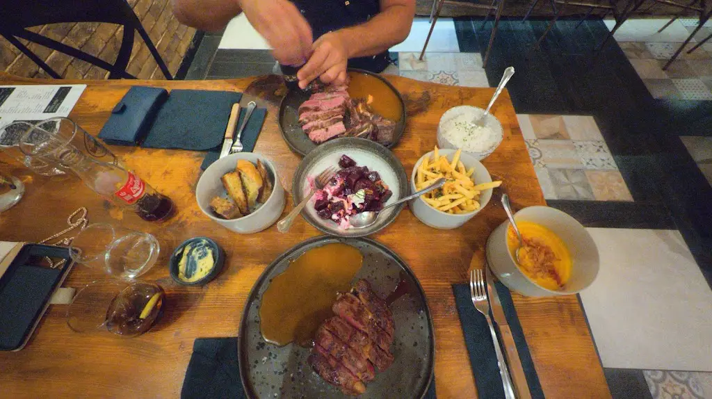 Panayiota Stylianou_Hunters Room & Grill Restaurant_Khalándrion_Bewertung