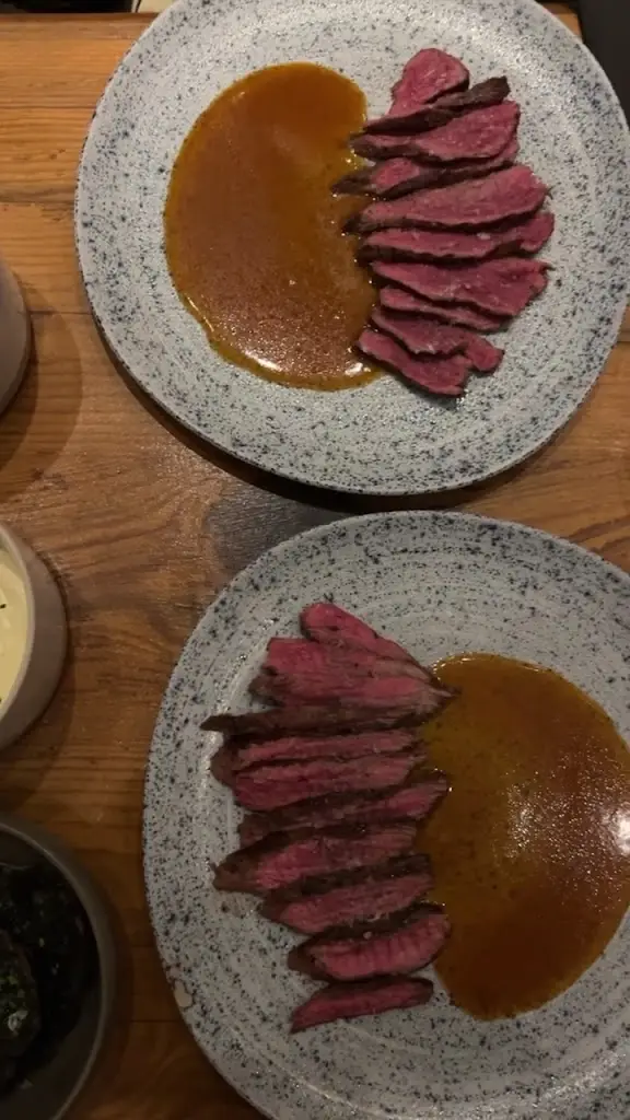 Hunters Room & Grill Restaurant_Khalándrion_slider_image_2