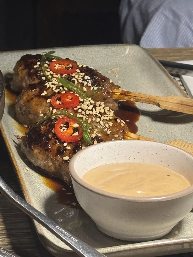 Abir Arous_Hide & Seek - All day bar restaurant_Khalándrion_Bewertung