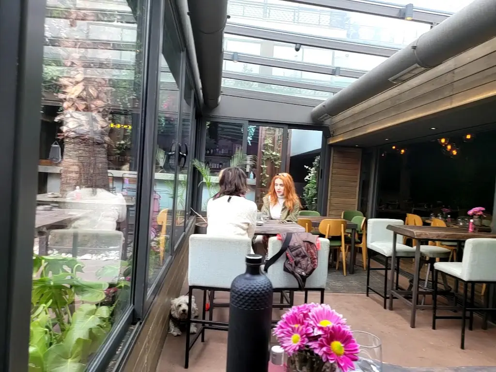 Hide & Seek - All day bar restaurant_Khalándrion_slider_image_2