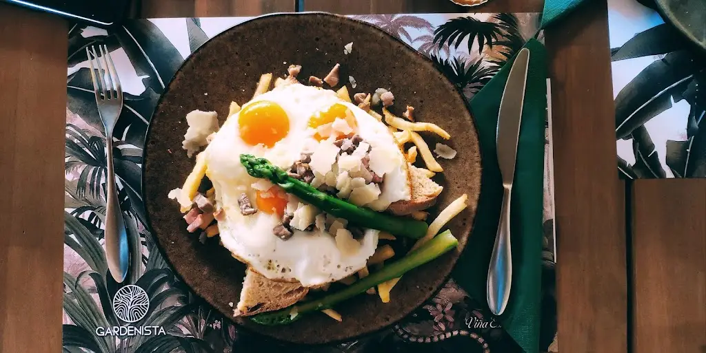 Patrycja Weronika Wos_Gardenista_Khalándrion_Bewertung