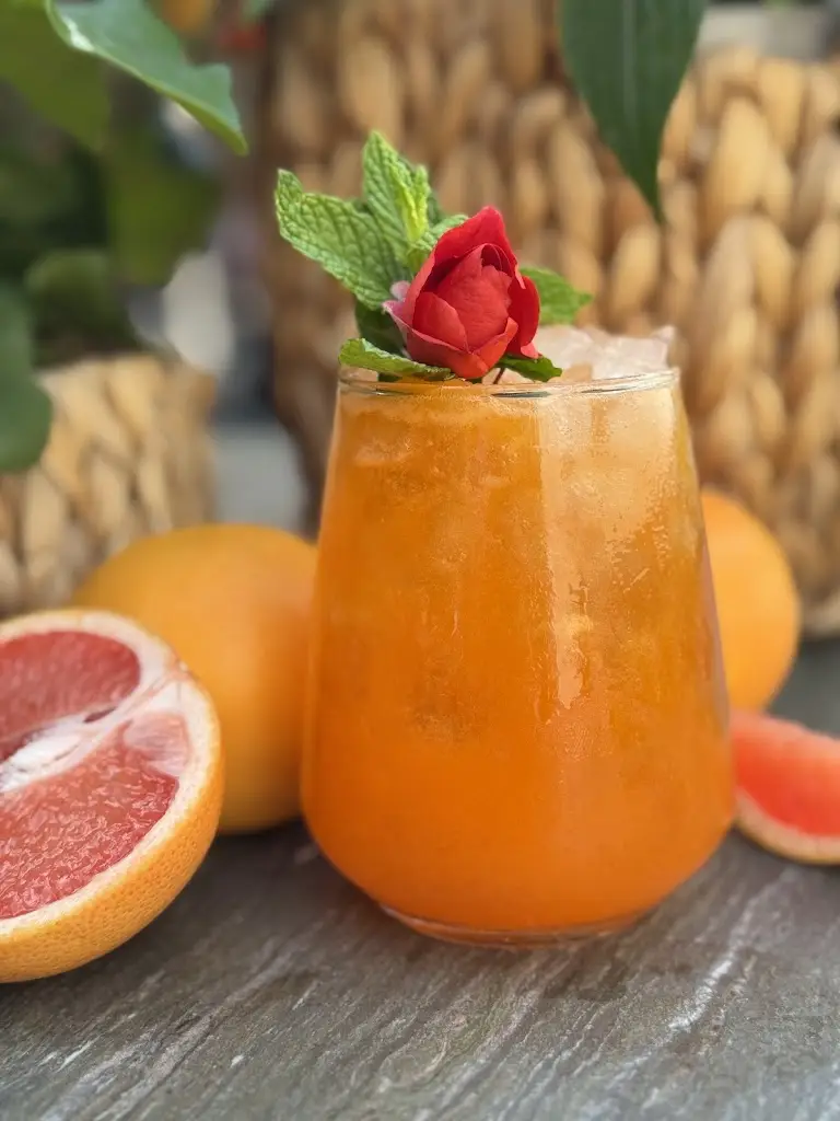 Gardenista_Khalándrion_slider_image_3