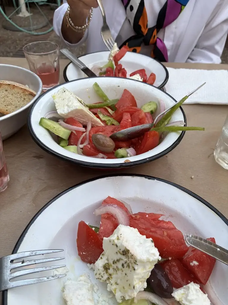 Herbert Adams_Mpakalotaverna_Khalándrion_review